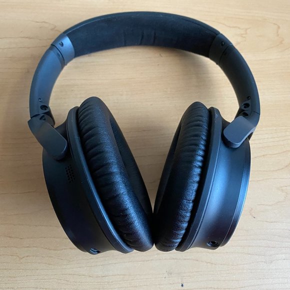 Bose QuietComfort 35 Noise Cancelling Headphones - Picture 7 of 13